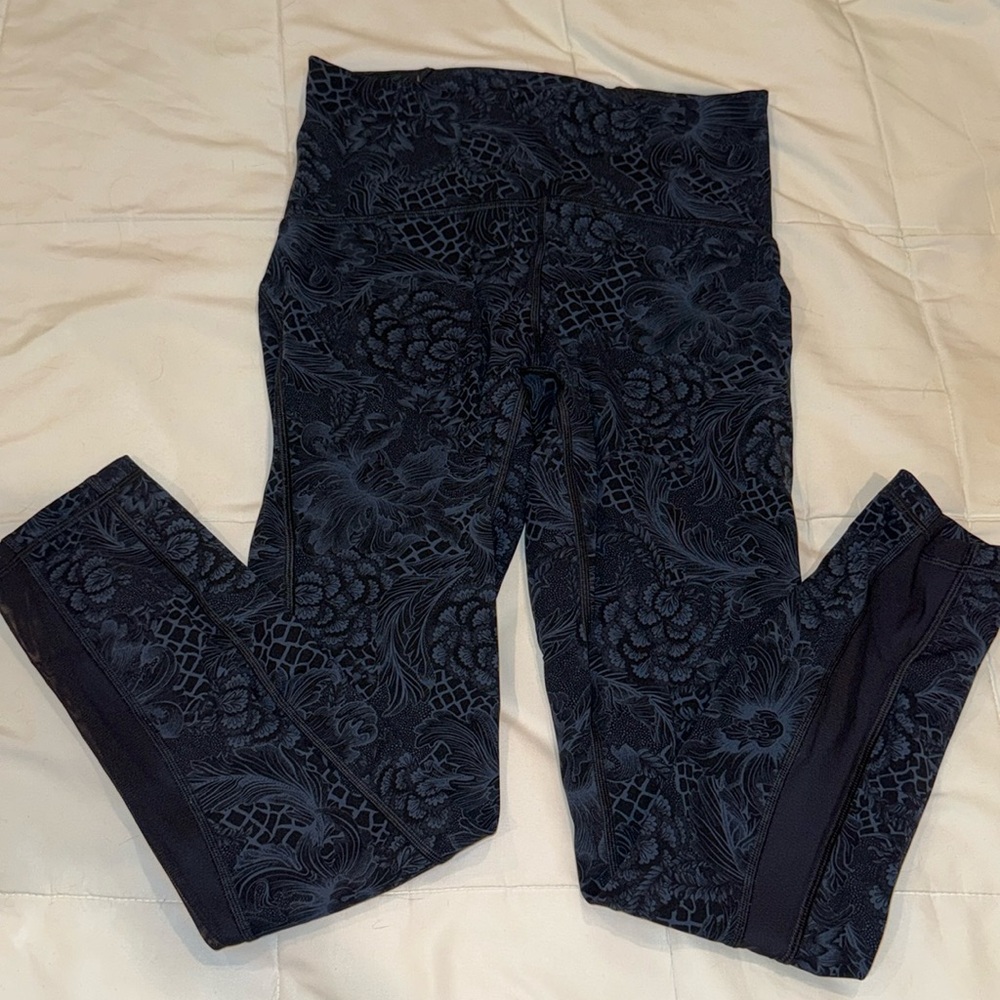 Lululemon Blue/Black Patterned Leggings